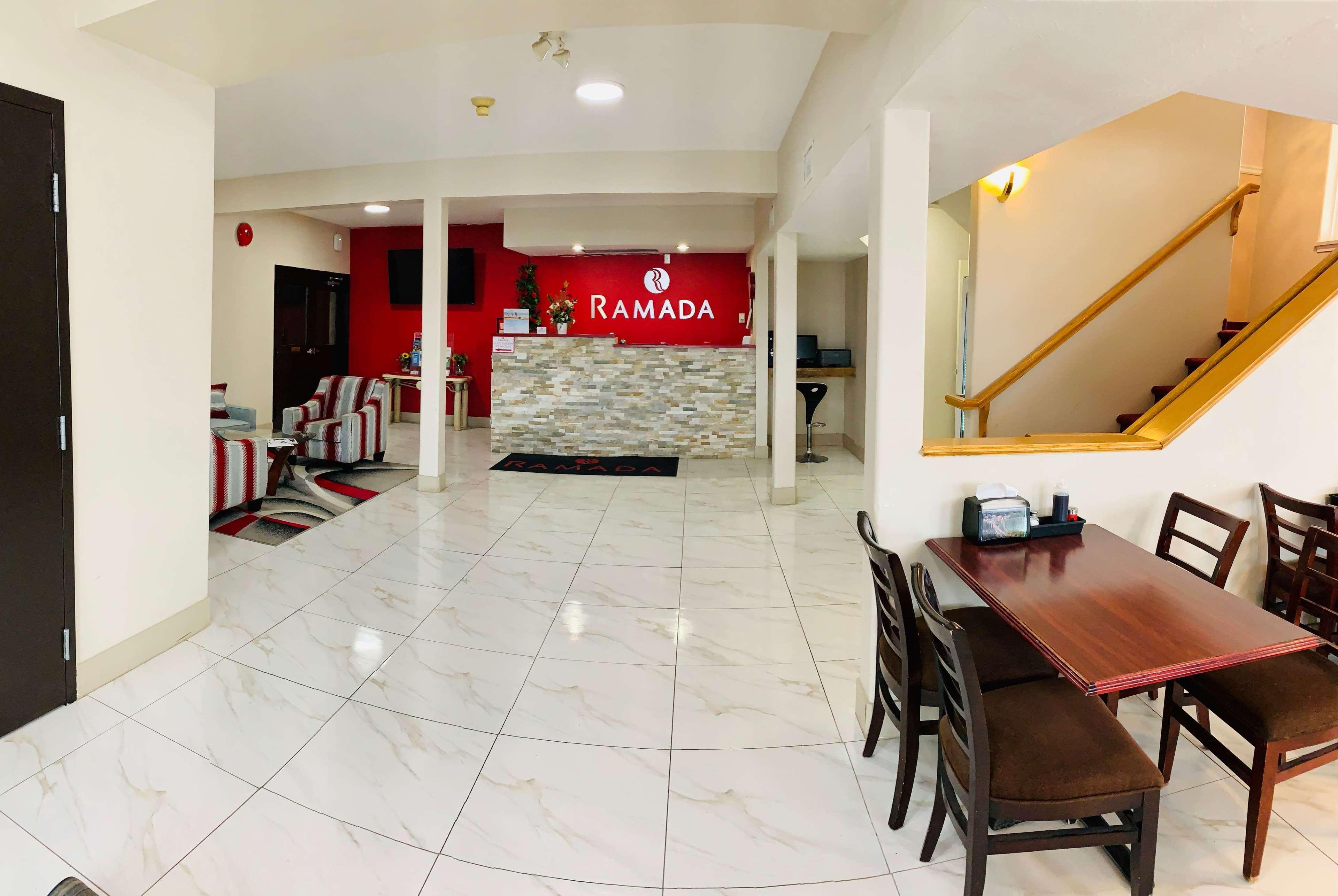 Ramada Limited 100 Mile House Hotel Luaran gambar